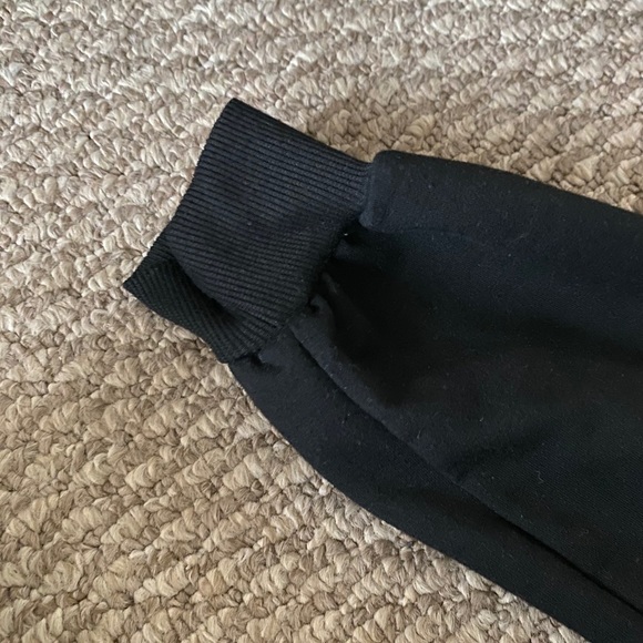 Cropped hoodie with cat sticker - Picture 4 of 4